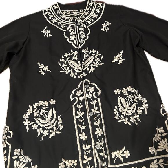 Vintage Black and White Floral Embroidery Ethnic Blouse Shirt / Small - Picture 2 of 4